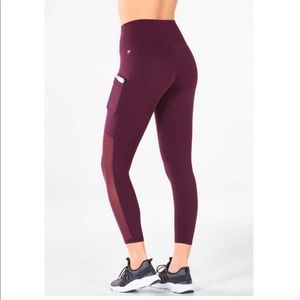 Fabletics Mila high Waisted Pocket Capri